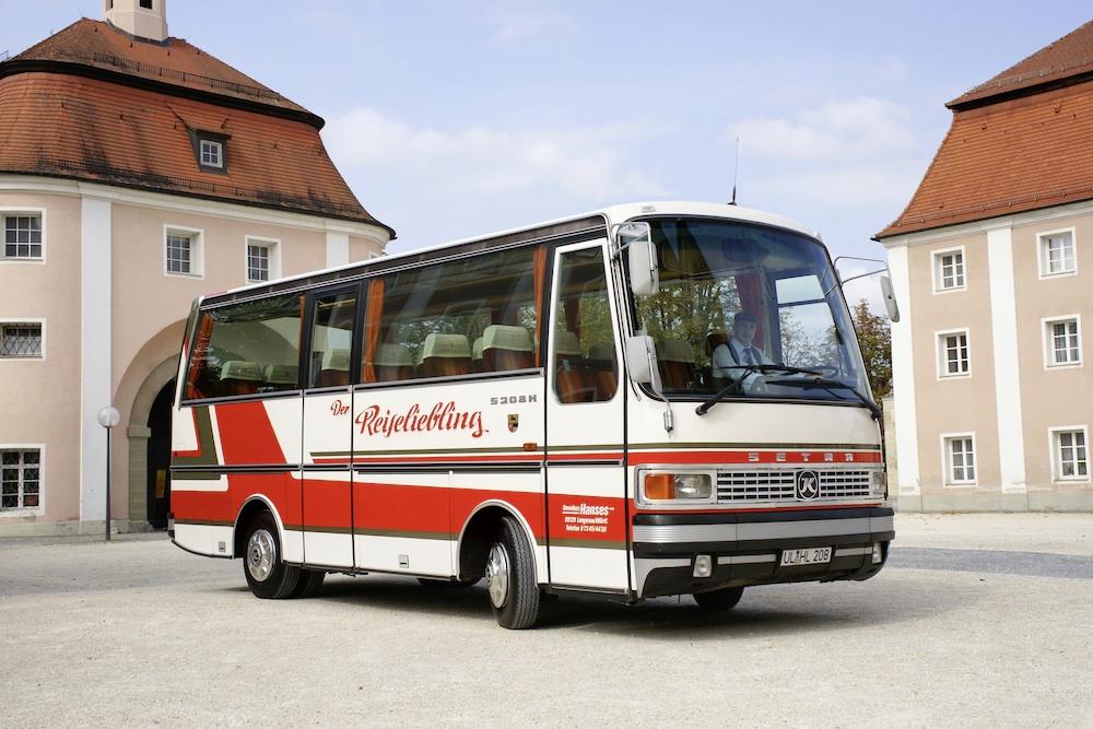L'autobus Setra S 208 H in servizio per Peter Hanses a Langenau.
