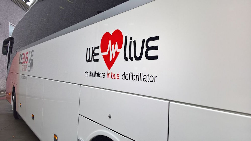 We Bus Travel Setra con defibrillatore